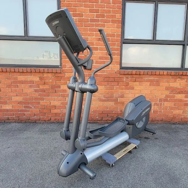 Life Fitness Integrity Series Elliptical Cross-Trainer (CLSX) - Refurbished