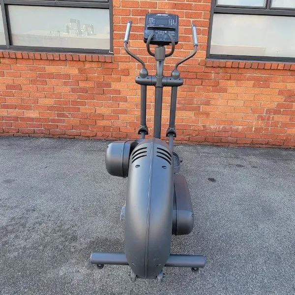 Life Fitness Integrity Series Elliptical Cross-Trainer (CLSX) - Refurbished